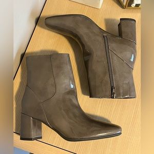 Naturalizer weather-resistant Booties (Dark Brown/Gray) - 6.5